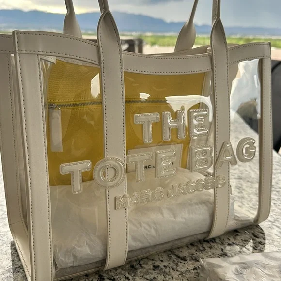 BRAND NEW LARGE THE CLEAR TOTE BAG BY MARC JACOBS! - Picture 13 of 17